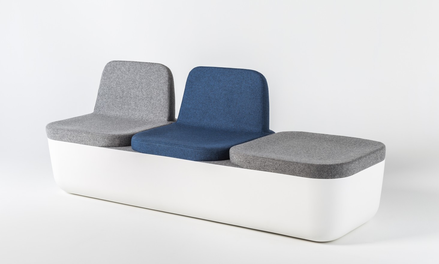 TERMO_packshot_sofa_pouffe 1